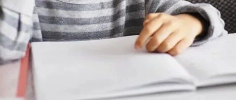 杭州双胞胎一个读民办一个读公办，结果长假扎心了，妈妈：差距这么大？