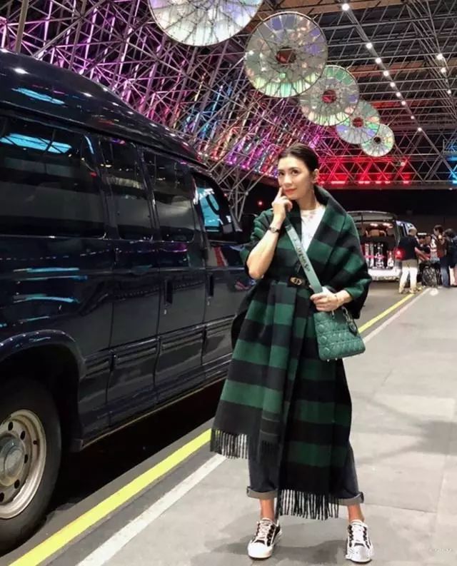 賈靜雯45歲真實狀態曝光，外媒無修圖太顯齡，baby輕松美成最佳 時尚 第14張