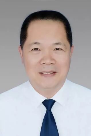 浙江苍南人,中共党员,1989年8月参加工作,大学学历,现任苍南县财政局
