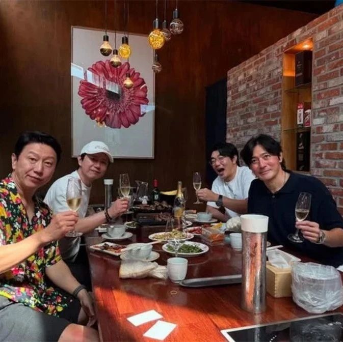张东健、金秀路、金民钟、李秀赫时隔13年合体,绅士们都老了