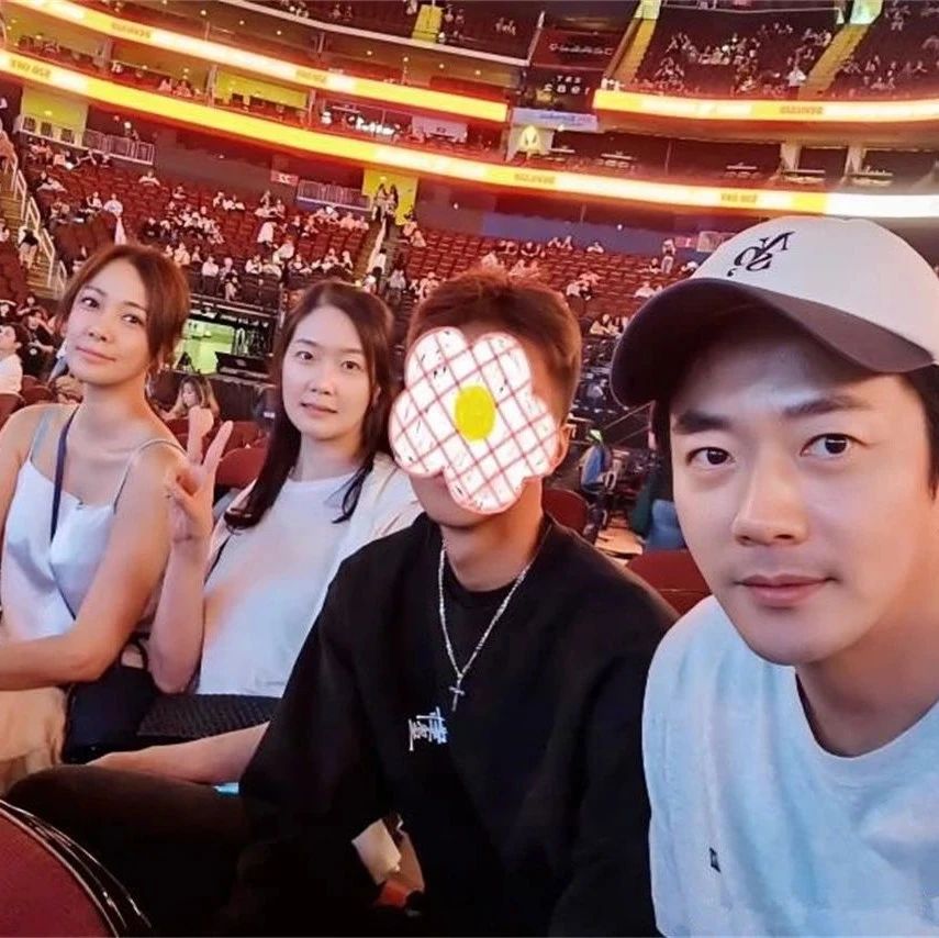 权相佑和孙泰英夫妇去看权志龙演唱会