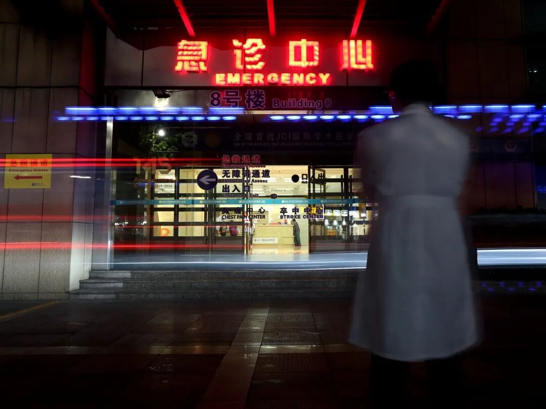 病人加温系统是什么一群人闯进急诊：“这个人快不行了！快救人！”_https://www.jmylbn.com_新闻资讯_第1张