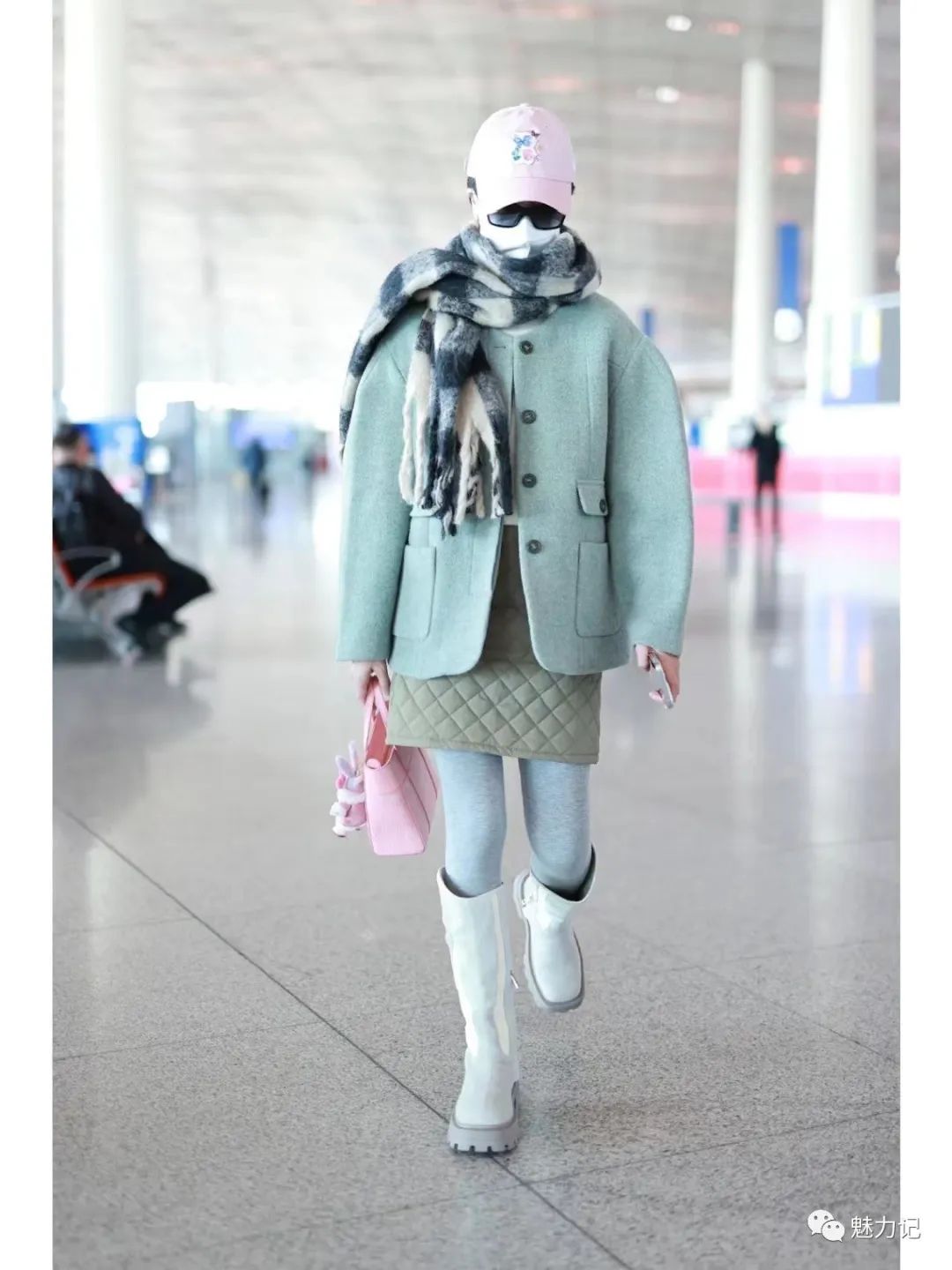 街拍美女穿搭_明星穿搭街拍_冬季明星街拍穿搭2018