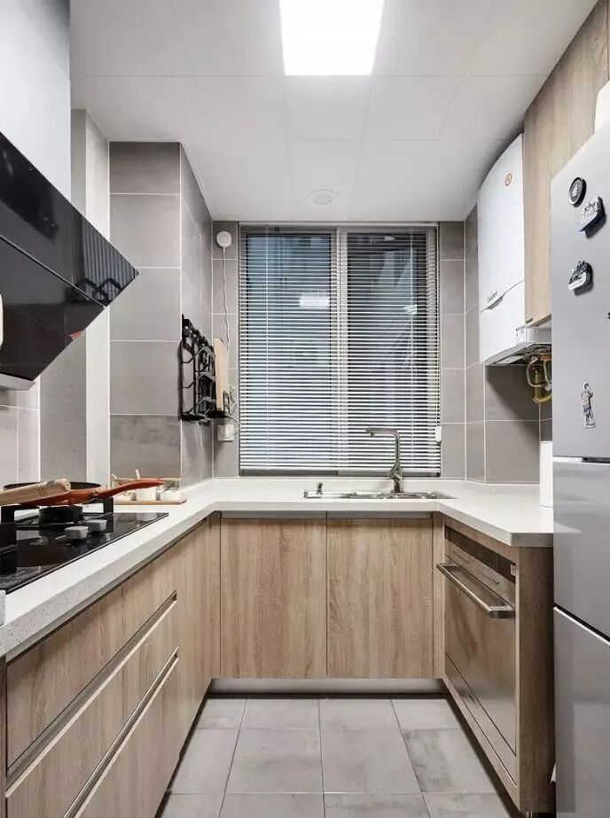 120m²三室北欧，白色搭配木色，经典组合百看不厌