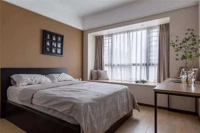 96m²多色墙面、原木、涂鸦，有趣又迷幻的组合