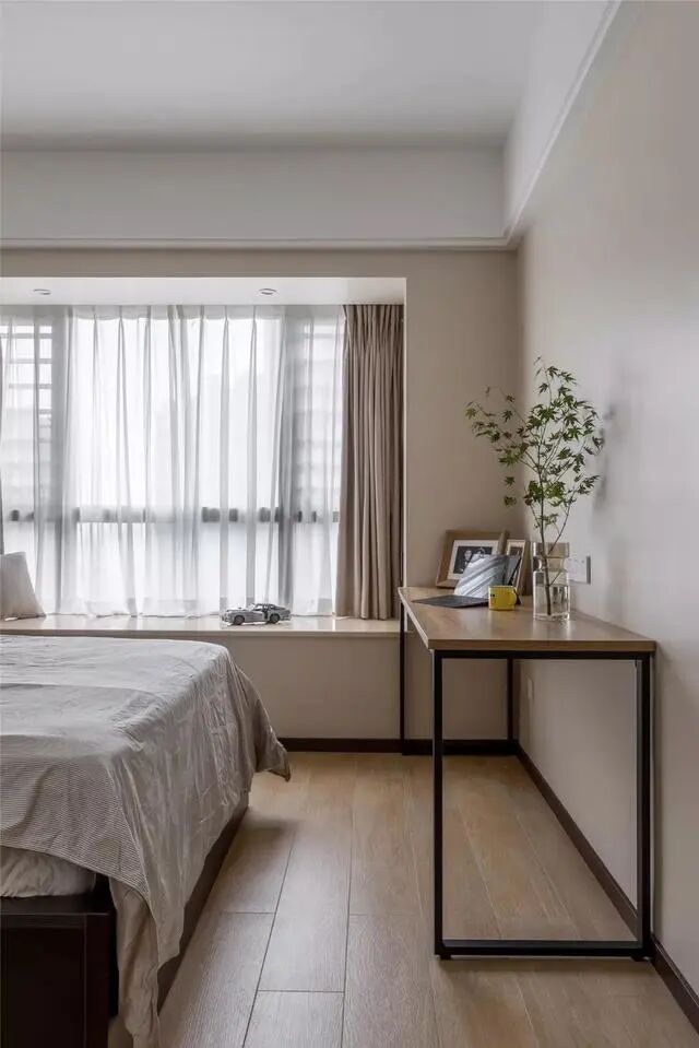 96m²多色墙面、原木、涂鸦，有趣又迷幻的组合