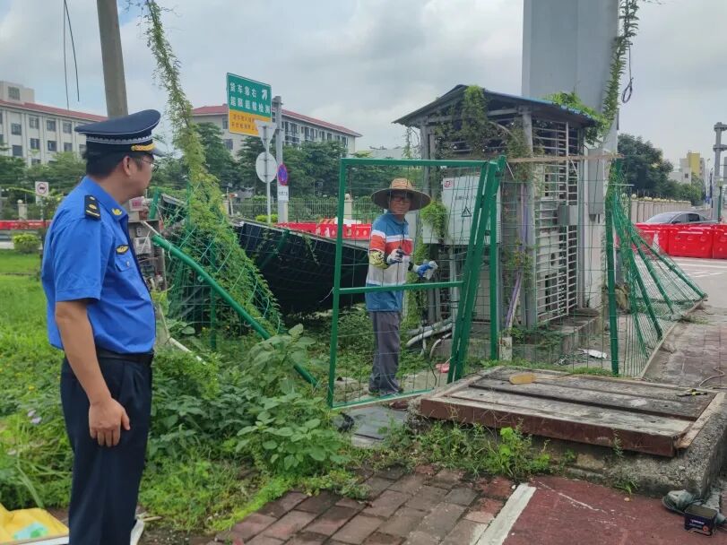 乐平镇芦苞镇大塘镇南山镇随着多个冗余标志牌,桩柱,广告牌等被拆除