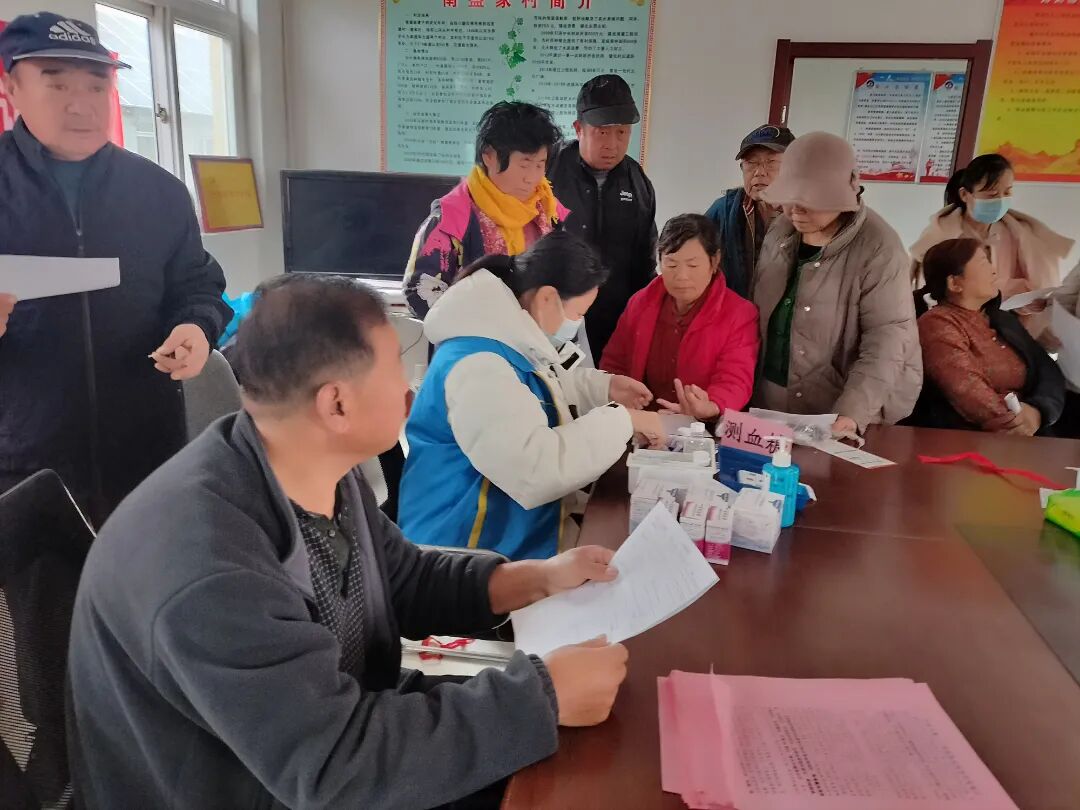 第三人民医院医疗集团走进社区开展2023年"世界糖尿病日"义诊宣传活动