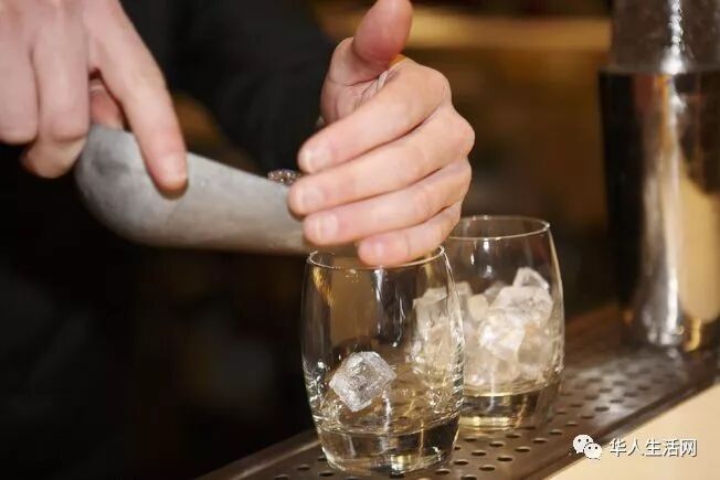 含冰块饮料比马桶水更脏，还可能携带致命病毒，你还敢喝吗？ ... ...