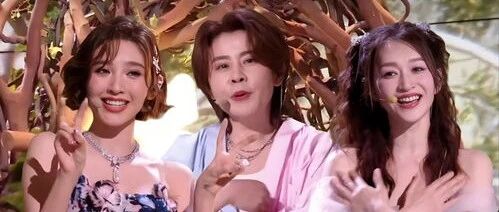 李小冉哭着拿第一,王濛当场甩脸:这一届姐姐,终于不装了