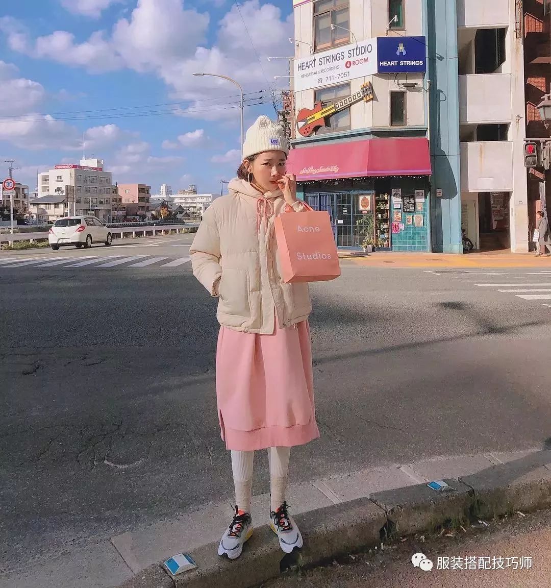 穿衣搭配：2019年開春穿外套+毛衣+裙子搭配，才最時髦好看！美炸了！ 時尚 第21張