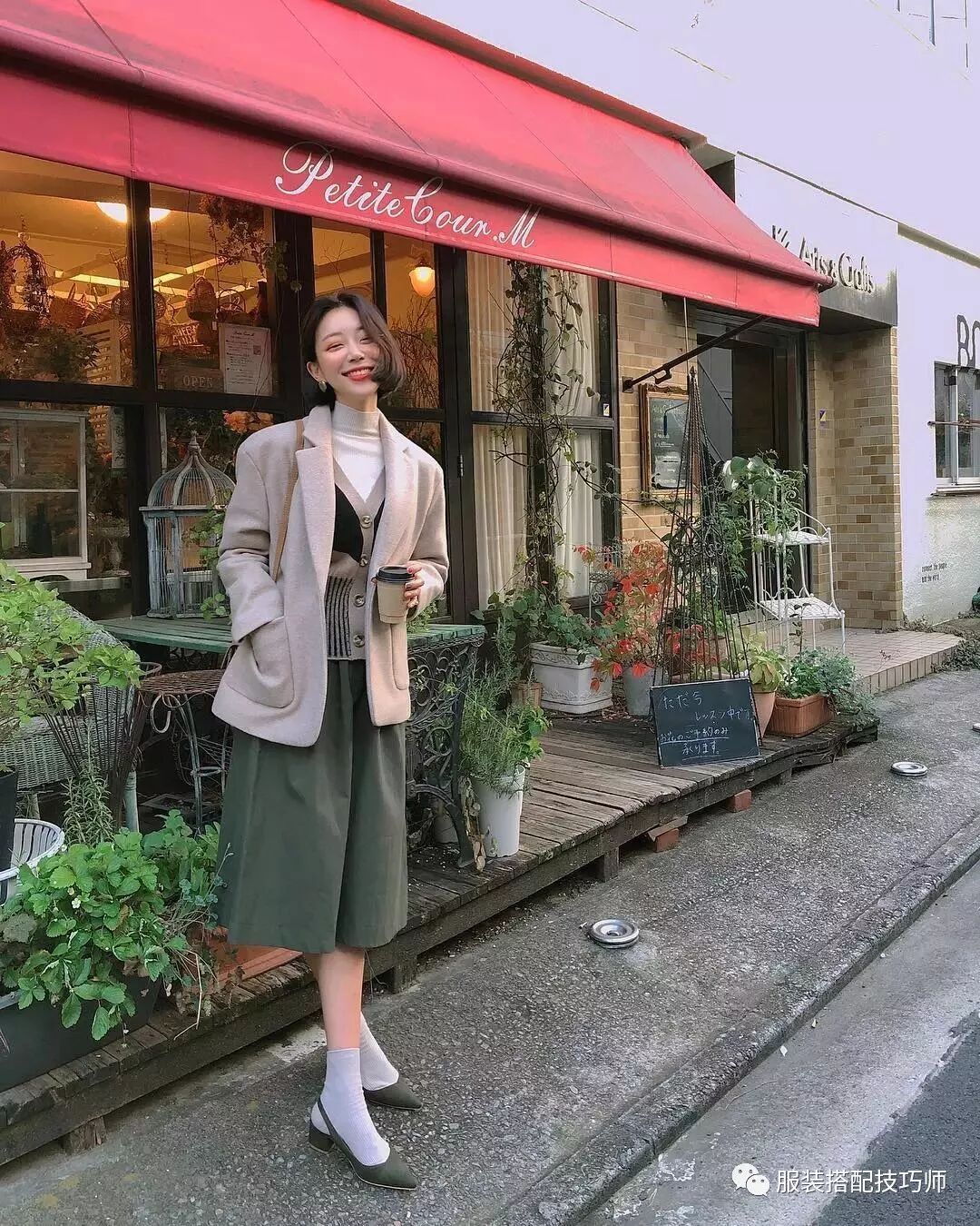 穿衣搭配：2019年開春穿外套+毛衣+裙子搭配，才最時髦好看！美炸了！ 時尚 第12張