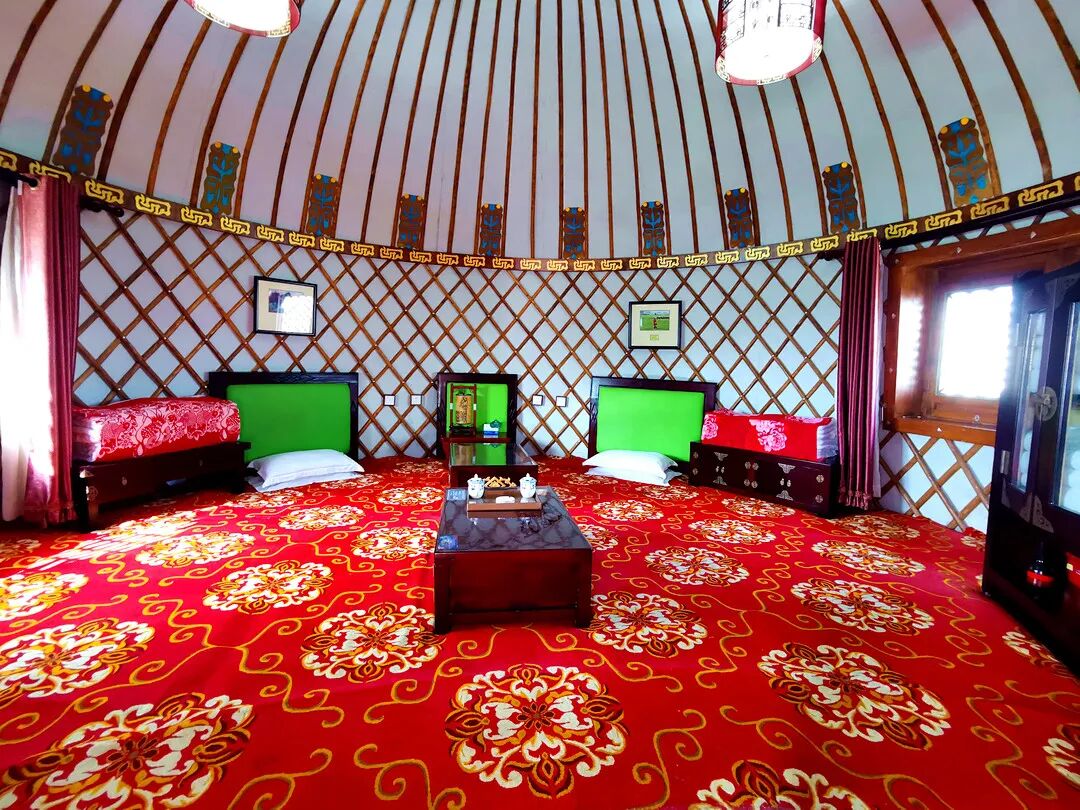 草原游玩一天入住古色古香的蒙古包小憩一晚尽情享受草原住宿的情怀