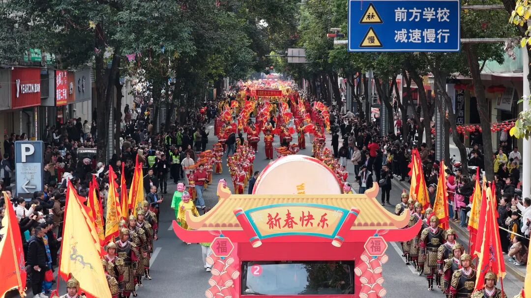 2月27日，汉滨区社火巡游活动在安康中心城区举行。     吴亚君  摄 (1).JPG