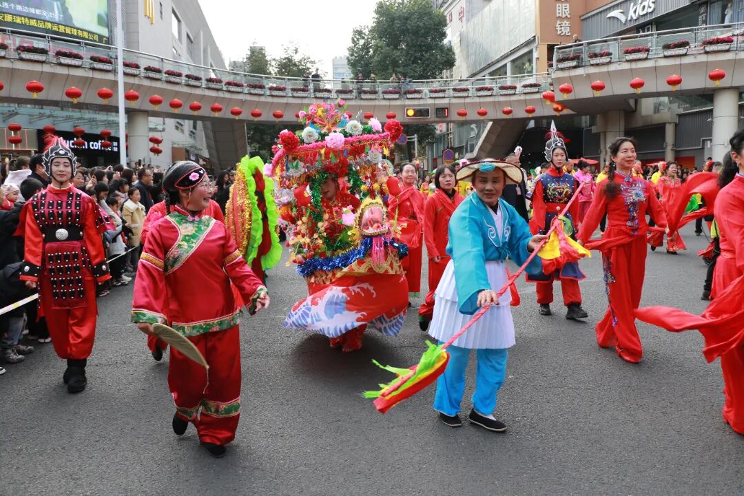 2月27日，汉滨区社火巡游活动在安康中心城区举行。     吴亚君  摄 (6).JPG