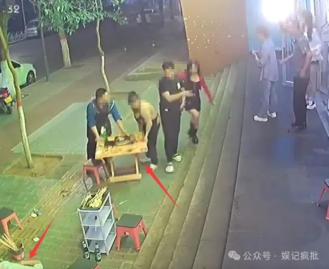 宝鸡一男子串串店门口被刺身亡