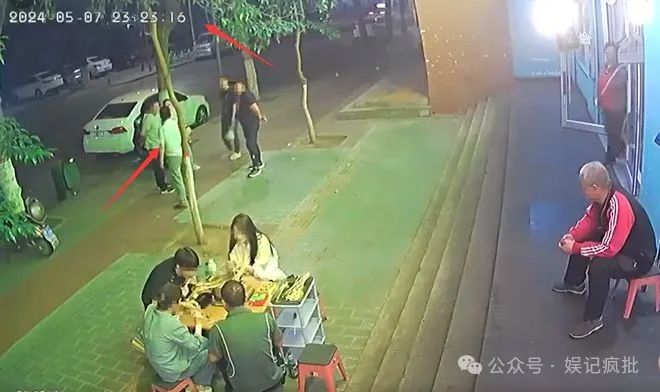 宝鸡一男子串串店门口被刺身亡