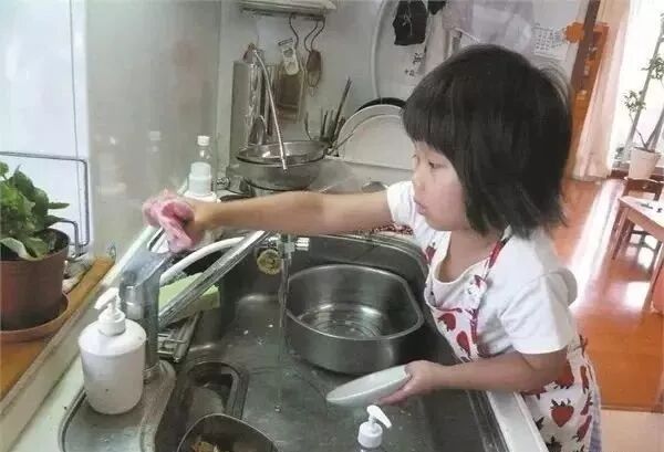 日本癌症妈妈临死之前，将人生最重要的技能教给了孩子