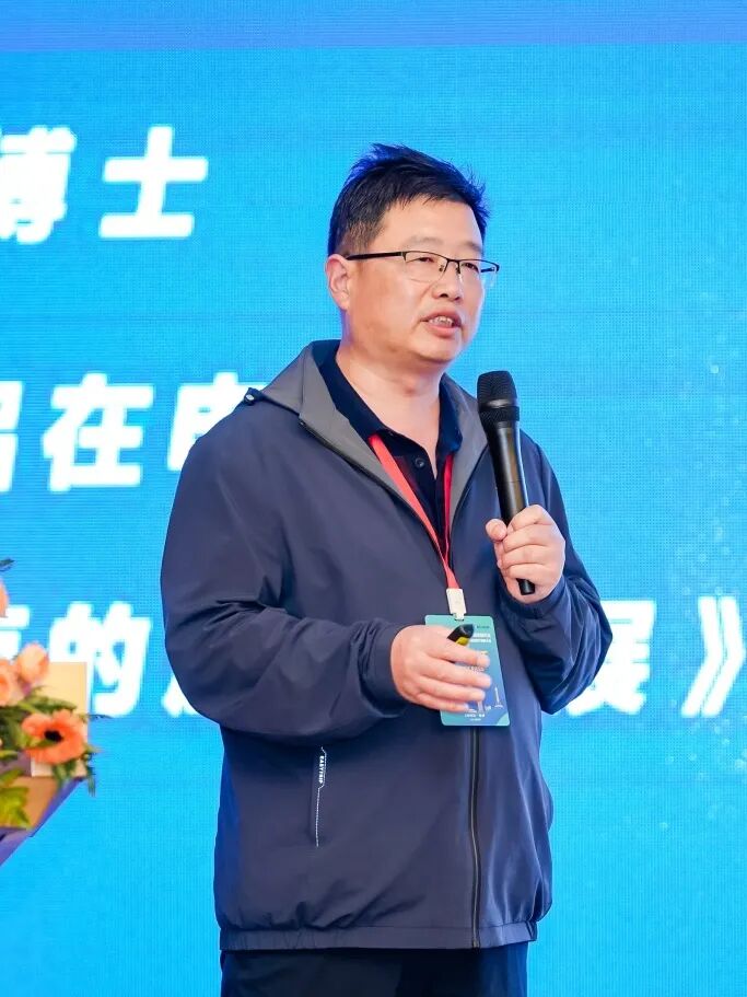 陈玮博士在《精细氧化铝在电力,电子及新能源方面的应用进展》报告中