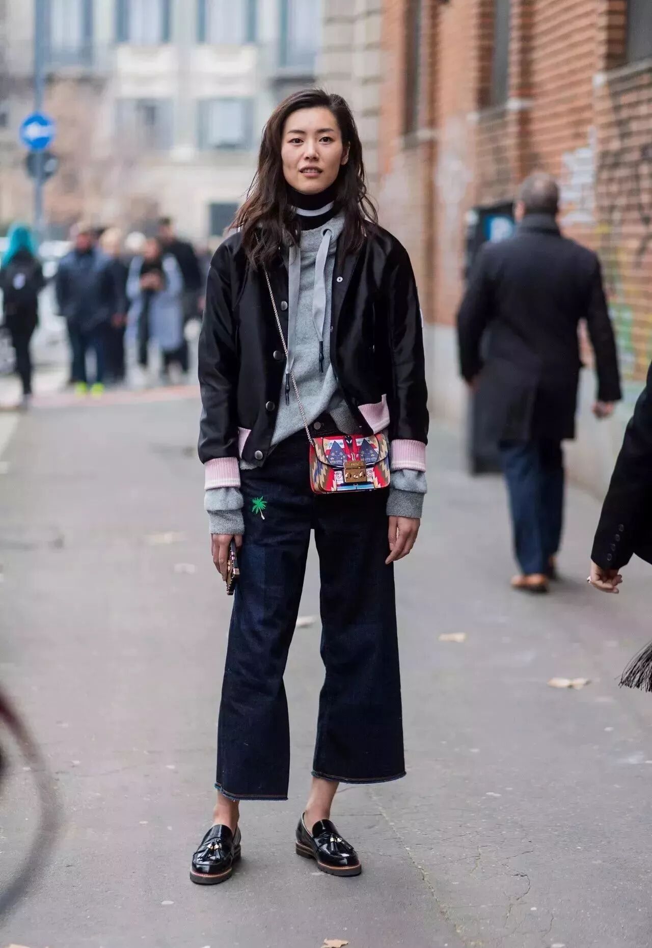 卫衣皮衣今冬最美穿搭