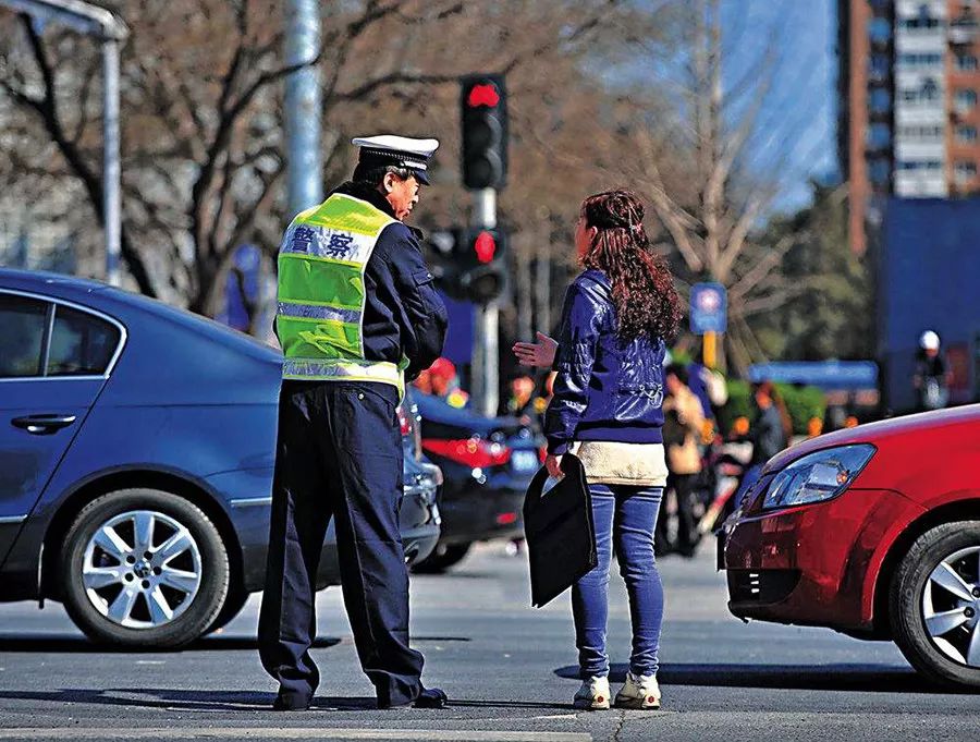 如果不慎撞死闖紅燈的行人，車主是什麼結果？ 汽車 第5張