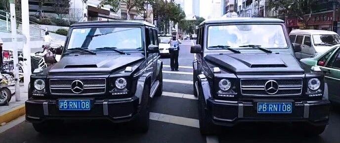 自己“套”自己的车牌，这算违法吗？