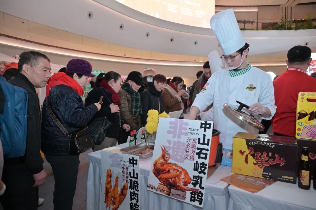 “广货行天下·中山百货进上海”活动中，中山石岐乳鸽备受上海市民追捧。