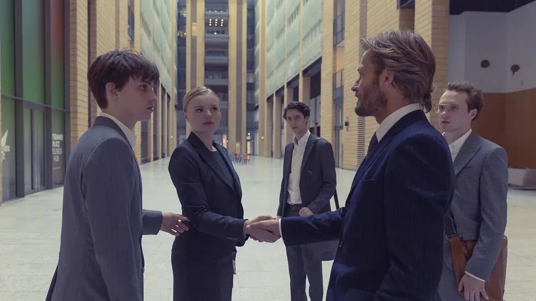 人性最可怕的是与你一起发过誓的“兄弟”！HBO新上精品犯罪剧《银行恶棍》，爽到停不下来！