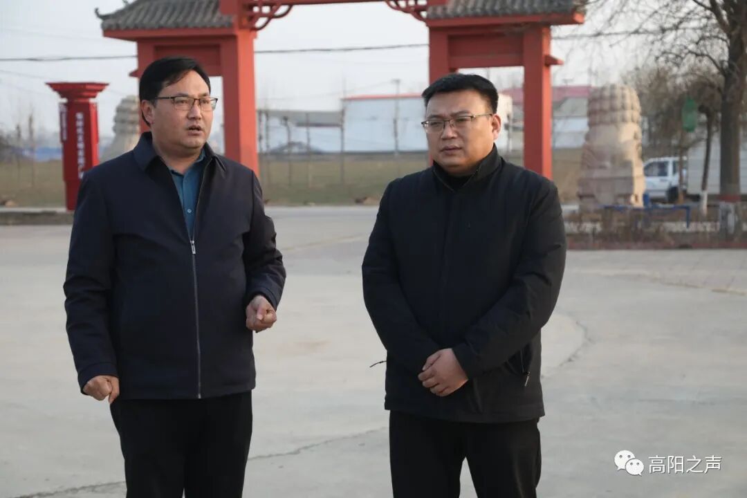 授牌黄明在宏润小学调研黄明先后来到宏润小学,国网高阳县供电公司,邢
