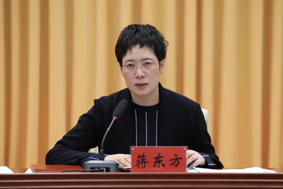 县委书记高怀军主持会议,县长蒋东方就抓好问题整改工作讲了意见.