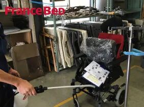 电动护理床怎么使用照顾卧床老人，你要是还不知道这三张电动护理床，白白累趴下！_https://www.jmylbn.com_新闻资讯_第5张