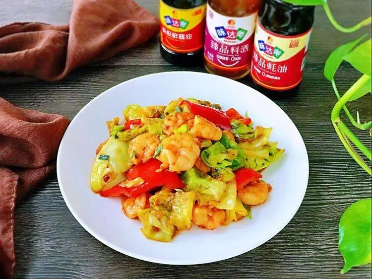 炒包菜时放几个虾仁，低脂饱腹还不胖