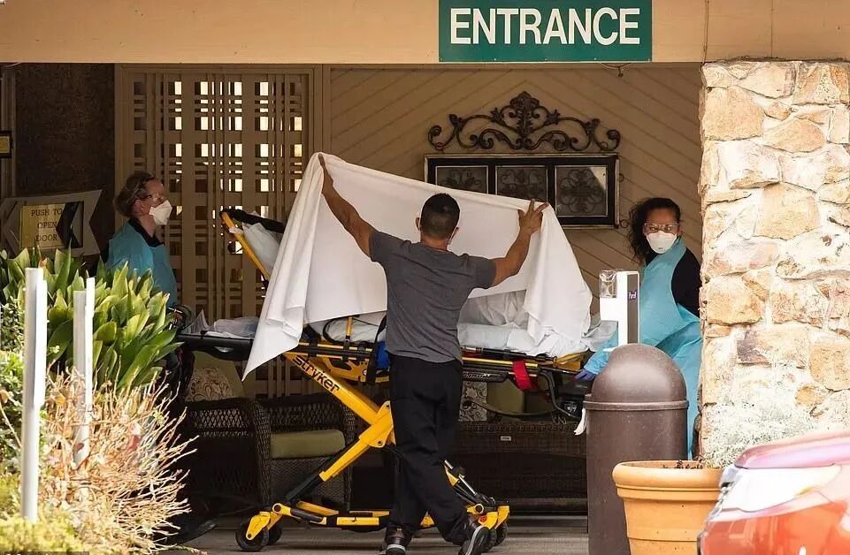 美国已死11人，确诊患者还在出门聚会，一家4口