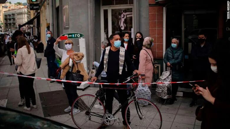 法国封城前夕爆恐袭，多名平民遭砍杀，2人被斩首，教堂惨变屠杀场！（视频/组图） - 28