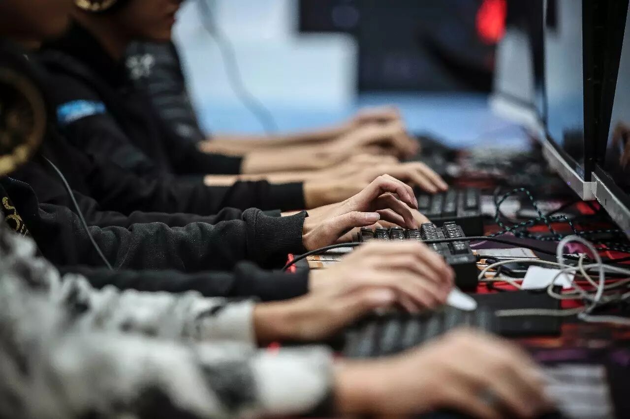 探访国内首家电竞培训机构 让不适合的青年回归"正途" | 世相