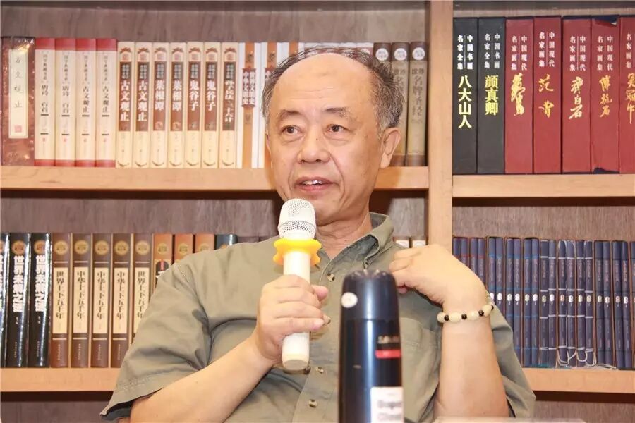 汪朗(汪曾琪之子),祖籍江苏高邮,资深媒体人,美食家,烧一勺子好菜,写