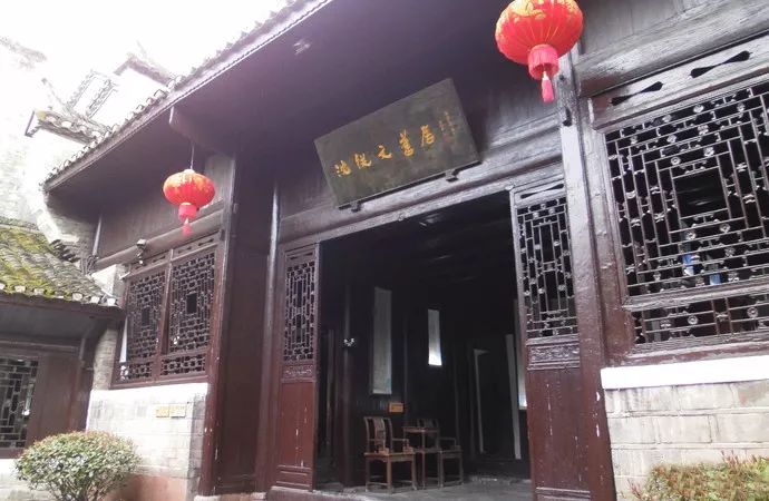 2017广州网红餐厅_草根网红餐厅简史_凤凰古城网红餐厅