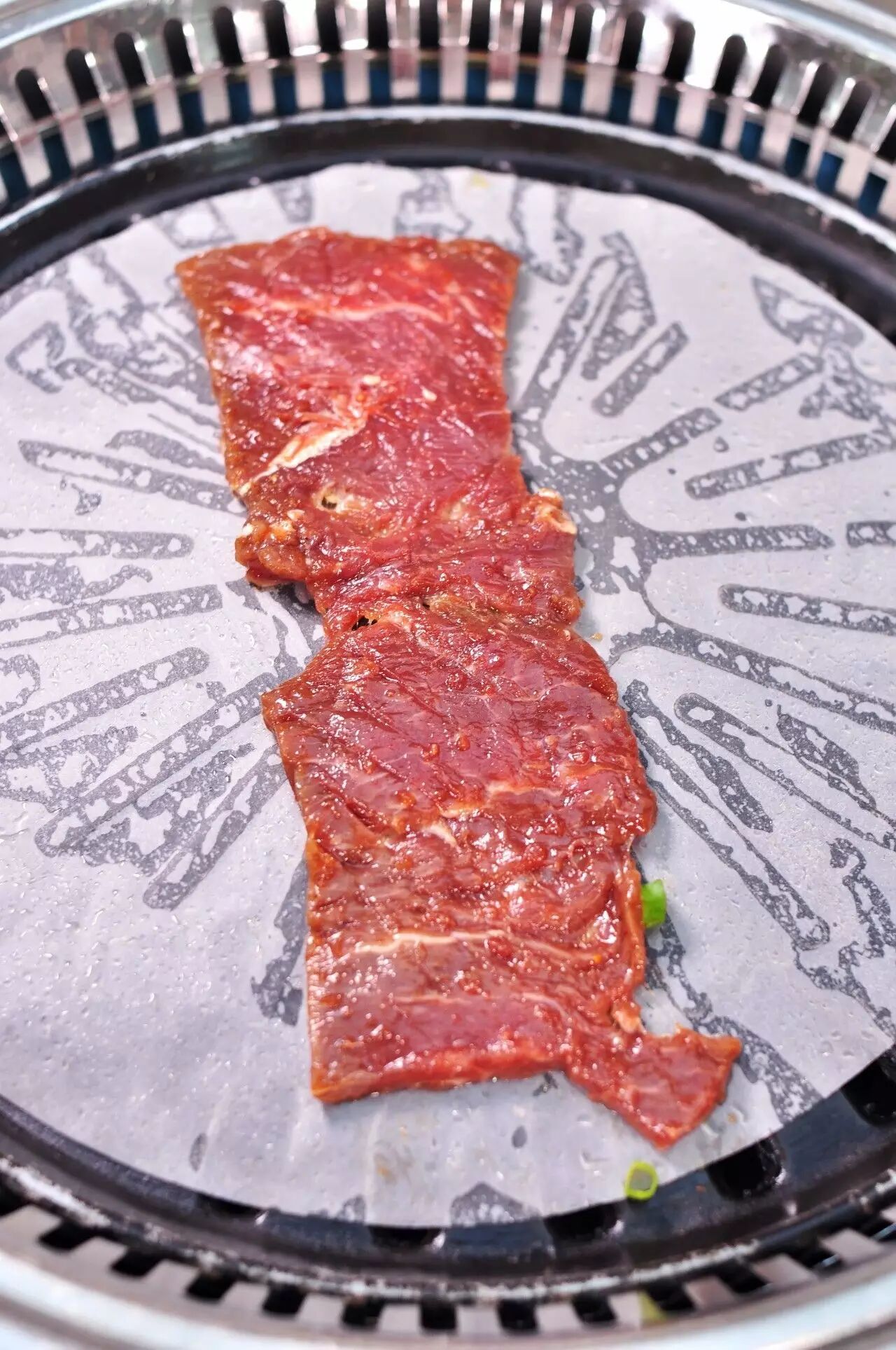 口感比想象中还要嫩轻轻一咬,牛肉的柔,滑,香就被激发出来了而且水分