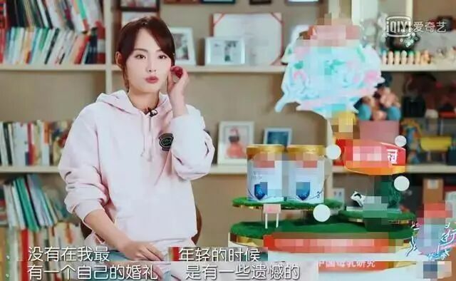 张嘉倪出门带俩保姆仨保镖疑怀三胎？豪门婆婆曾反对婚事，结婚7年产2娃仍未圆婚礼梦（组图） - 48