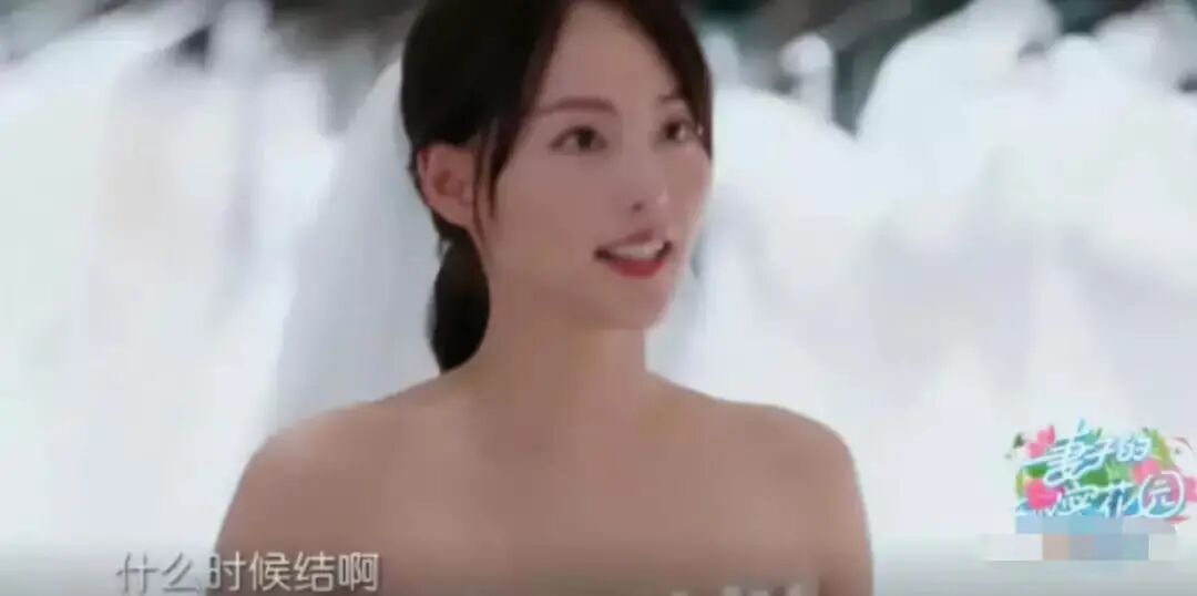 张嘉倪出门带俩保姆仨保镖疑怀三胎？豪门婆婆曾反对婚事，结婚7年产2娃仍未圆婚礼梦（组图） - 50