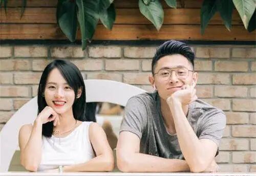 张嘉倪出门带俩保姆仨保镖疑怀三胎？豪门婆婆曾反对婚事，结婚7年产2娃仍未圆婚礼梦（组图） - 28