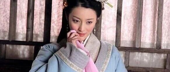 俗语：“鳏夫房顶炊烟少，寡妇门前是非多”，究竟啥意思？