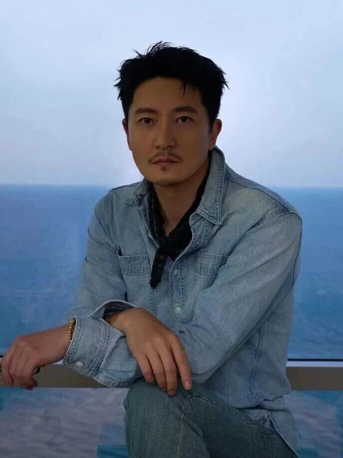 郭京飞暴瘦被夸好帅:秘诀是戒酒