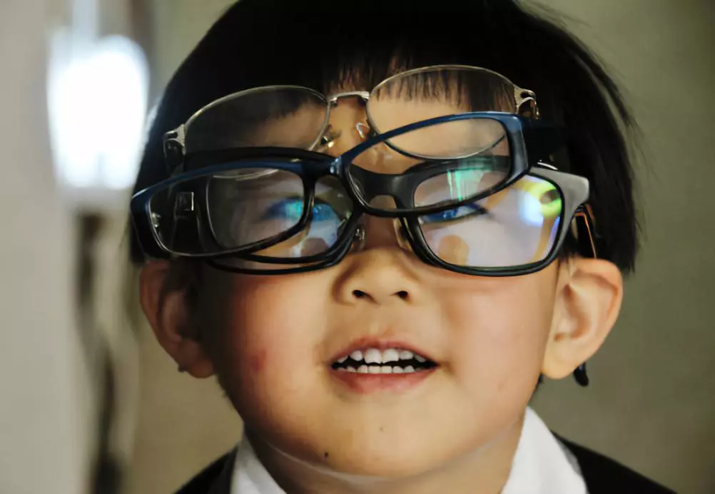 中国孩子坚持了50多年的眼保健操，竟是一个谎言？（组图） - 2