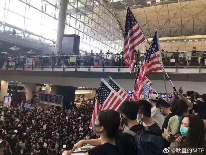 闾丘露薇政治立场与争议言论再起风波她是眼瞎还是心瞎！