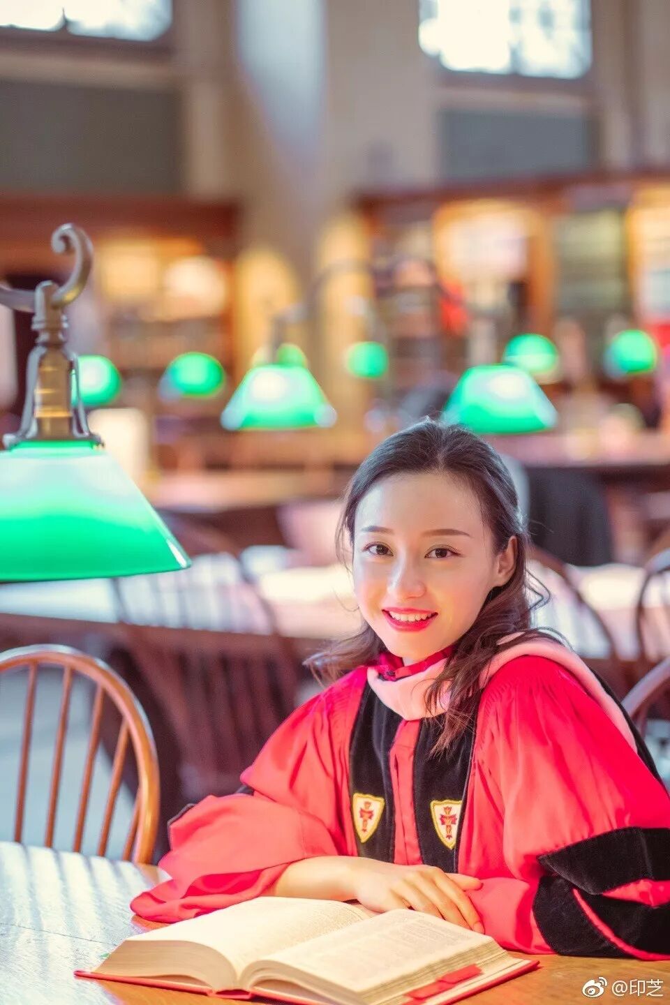 美女钢琴演奏家_钢琴女孩视频_钢琴家英语