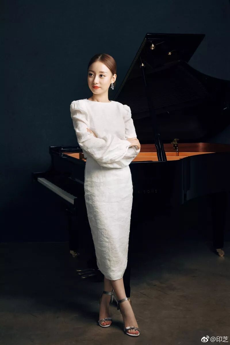钢琴女孩视频_美女钢琴演奏家_钢琴家英语