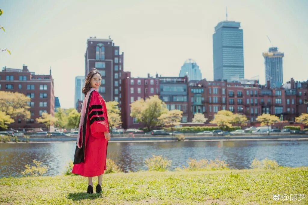 钢琴女孩视频_美女钢琴演奏家_钢琴家英语