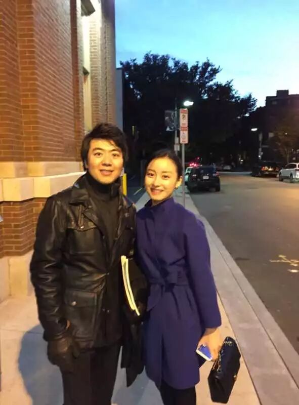 钢琴家英语_美女钢琴演奏家_钢琴女孩视频