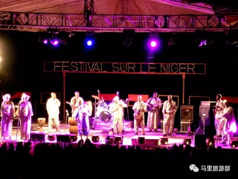 尼日尔河上的节日